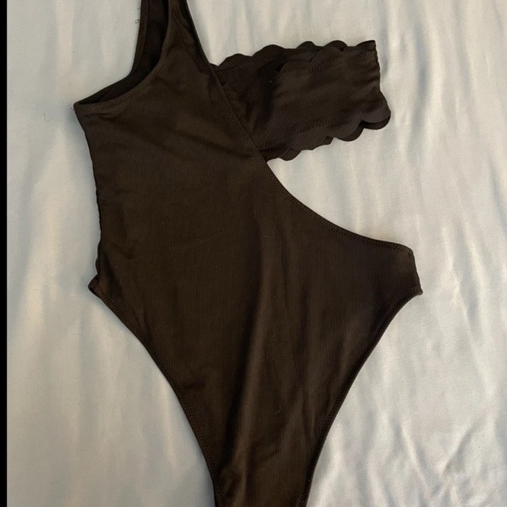 Black Open Side One Shoulder Floral Design One Piece Swimsuit NWT Large Zaful